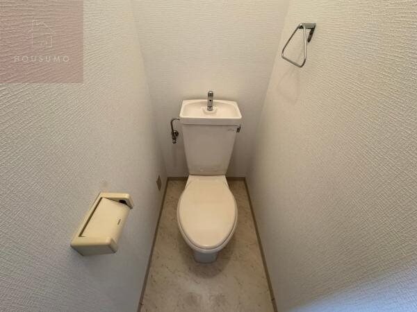 物件内観写真8　(清潔感のあるトイレです)