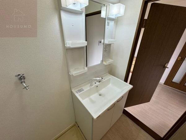 物件内観写真11　(使いやすい独立洗面台です)