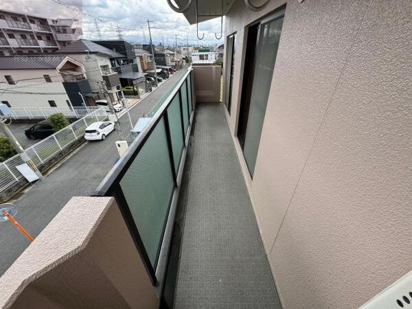 物件内観写真12　(暖かな日差しのふりそそぐバルコニー)