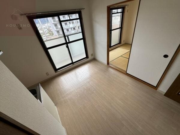 物件内観写真16　(ゆったりとしたリビングです)