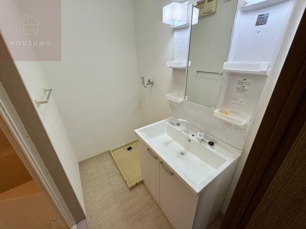 物件内観写真24　(広い洗面スペース)