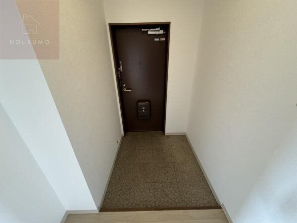 物件内観写真29　(明るい玄関です)