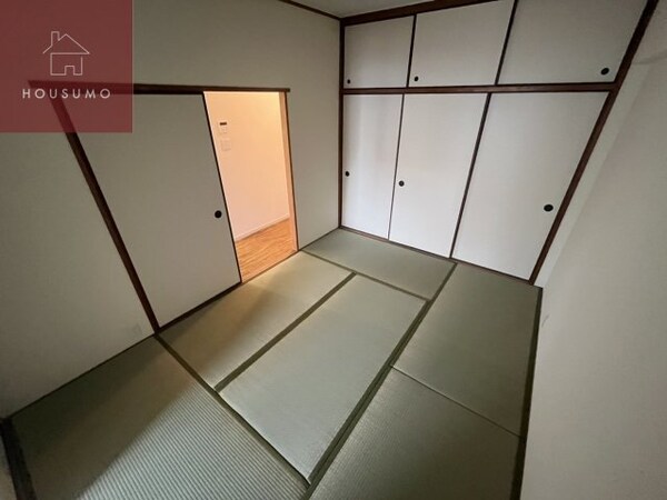 和室(落ち着いた雰囲気の和室付きです)