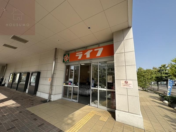 周辺環境(ライフ久宝寺駅前店 692m)