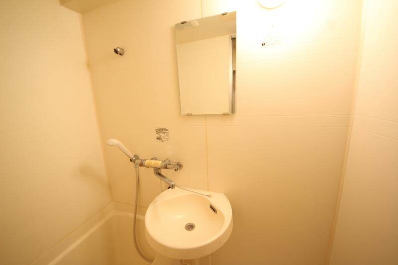 物件内観写真19　(明るい洗面所です)