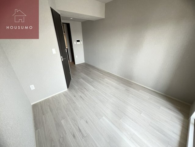 物件内観写真18　(こちらのリビングで趣味の時間をお楽しみください)