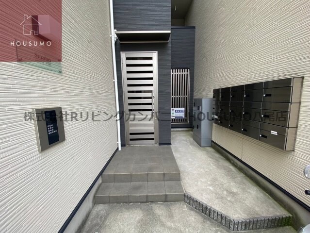 物件外観写真2　(エントランスです)