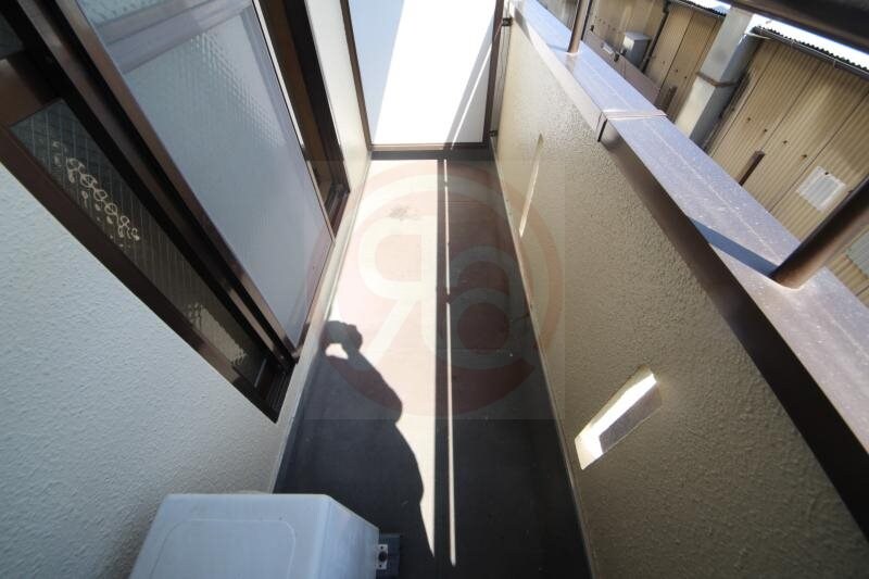 物件内観写真13　(お洗濯にも便利なバルコニー付き)
