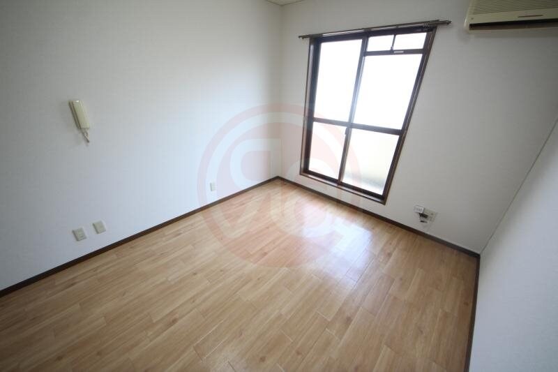 物件内観写真16　(こちらのリビングで趣味の時間をお楽しみください)