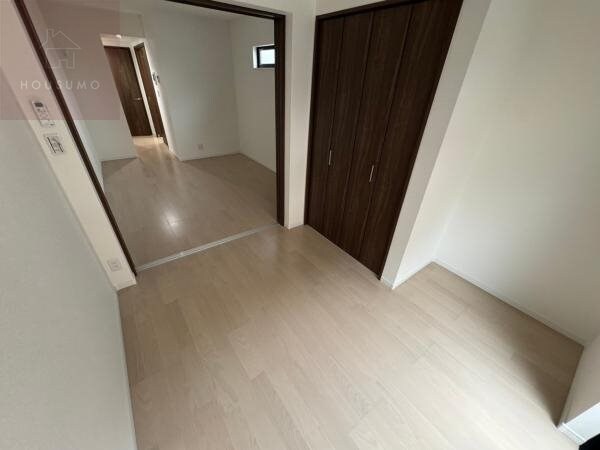 寝室(広くて明るい寝室)