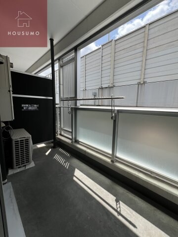 物件内観写真12　(お洗濯にも便利なバルコニー付き)