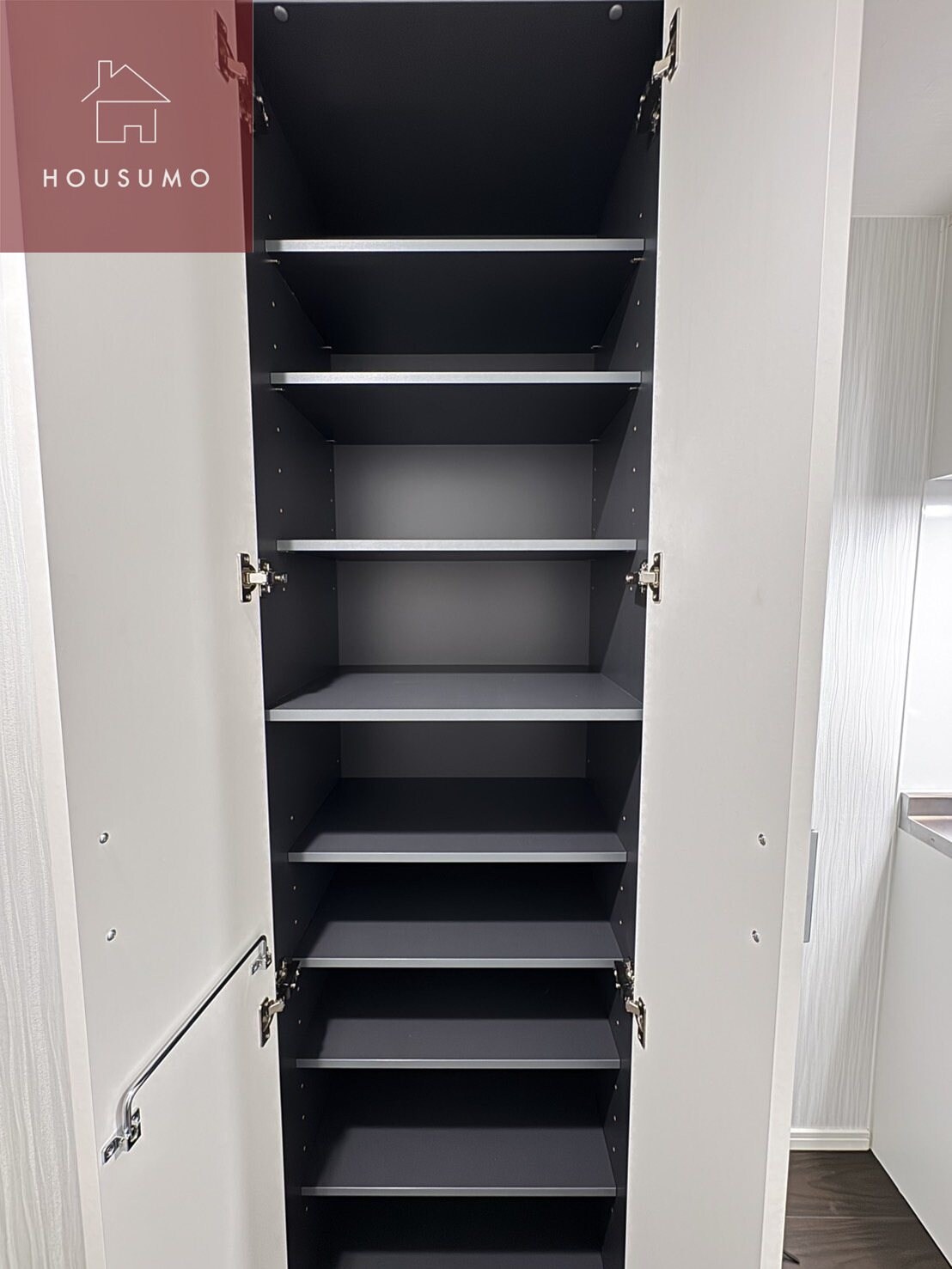 物件内観写真18　(小物を収納するのに便利です)