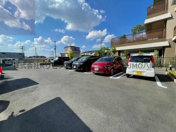 駐車場(駐車場です)