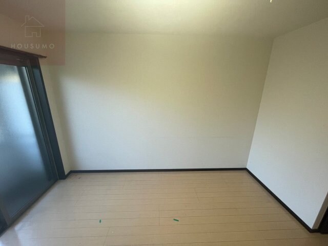 物件内観写真16　(広々とした洋室です)