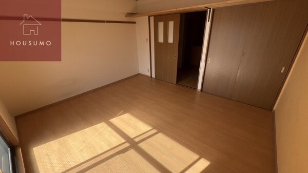 洋室(落ち着いた色調の洋室です)