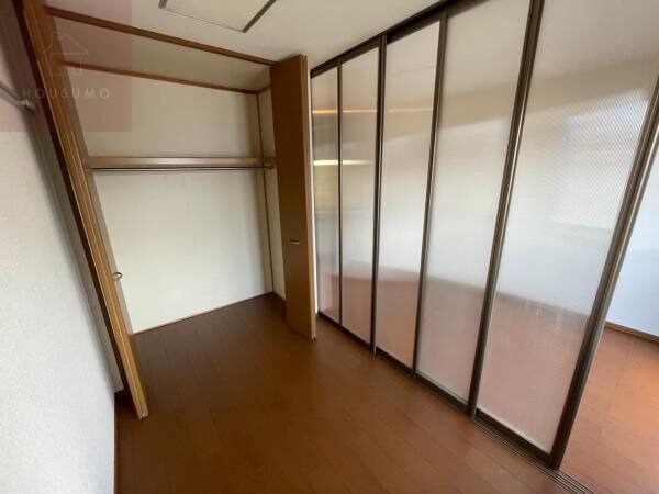 物件内観写真8　(開放的な寝室です)