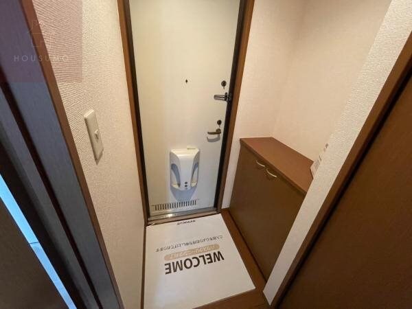 物件内観写真10　(収納もある玄関です)