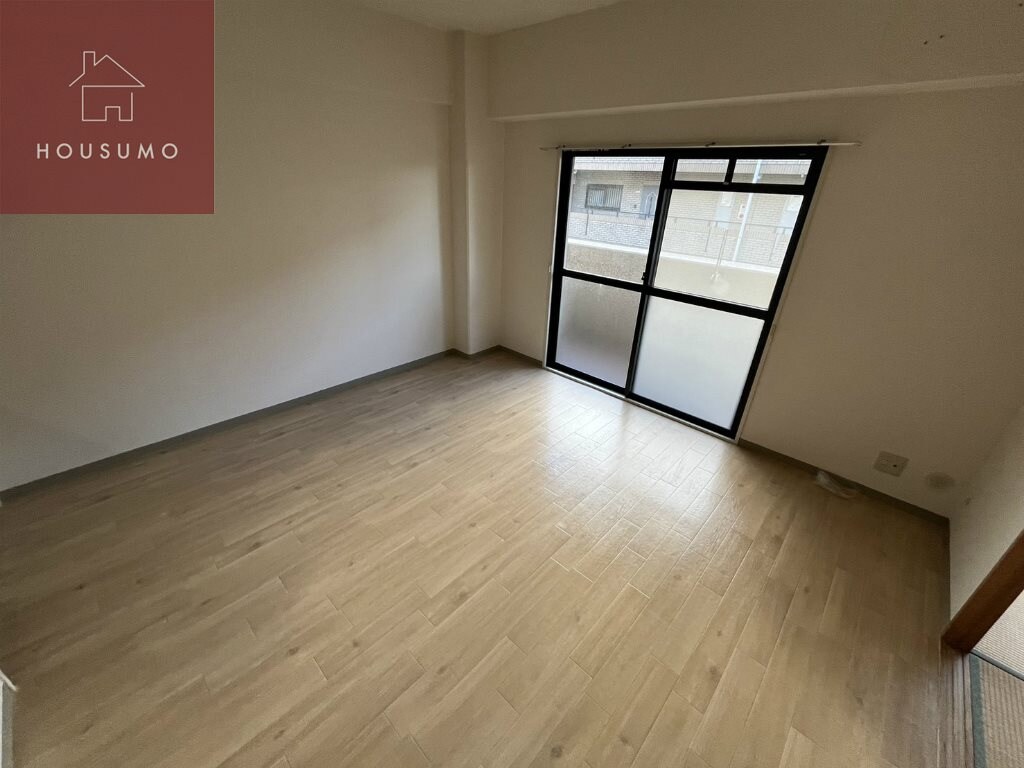 物件内観写真4　(リビングです)