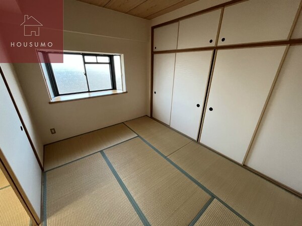 寝室(落ち着いて過ごせるお部屋なので、寝室にいかがでしょうか)