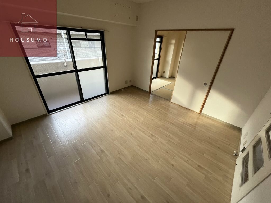 物件内観写真16　(おしゃれな居間です)