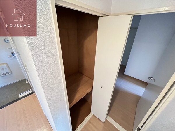 収納(小物を収納するのに便利です)