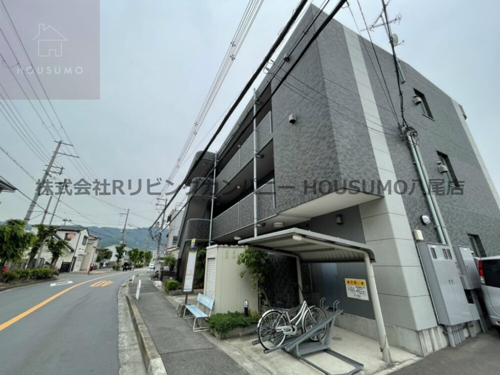 物件外観写真3　(外観は落ち着いています)