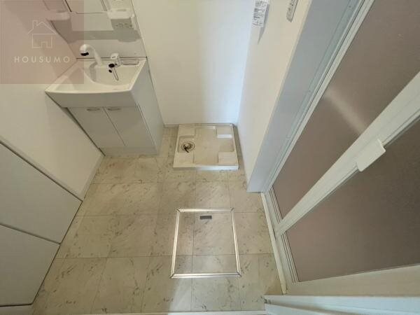 物件内観写真11　(明るい洗面所です)