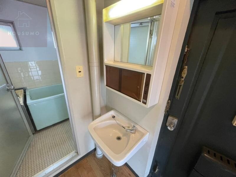 物件内観写真18　(独立洗面台、朝の身支度には欠かせません)