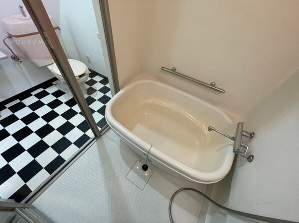 浴室(コンパクトで使いやすいお風呂です)