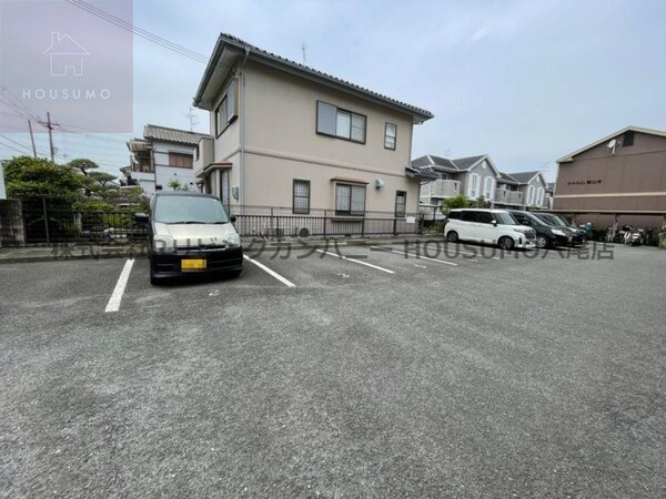 駐車場(駐車場に車を止められます)