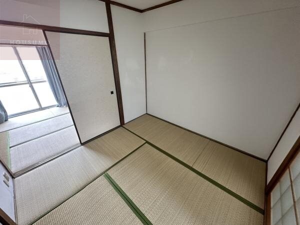 寝室(落ち着いて過ごせるお部屋なので、寝室にいかがでしょうか)