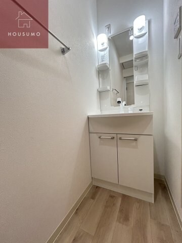 物件内観写真10　(使いやすい独立洗面台です)