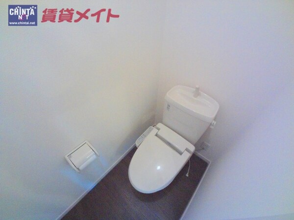トイレ(トイレ同型参考写真)