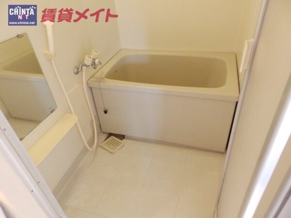 バス・シャワールーム(別部屋同型タイプです)