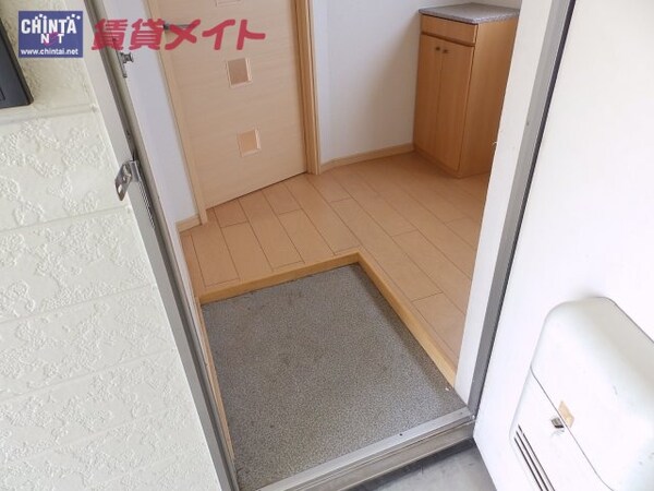 玄関(別部屋同型タイプです)