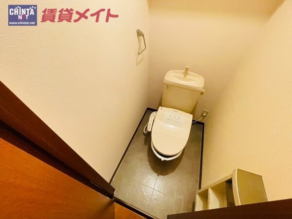 トイレ(同建物の別のお部屋の写真です。)