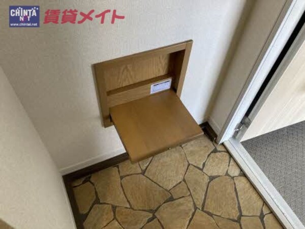 玄関(別部屋のお写真です！！)