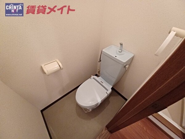 トイレ(同物件別部屋の写真)