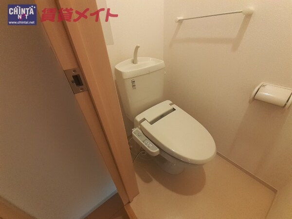 トイレ(同型タイプの写真です)