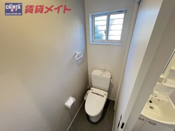 トイレ(別のお部屋の写真になります)