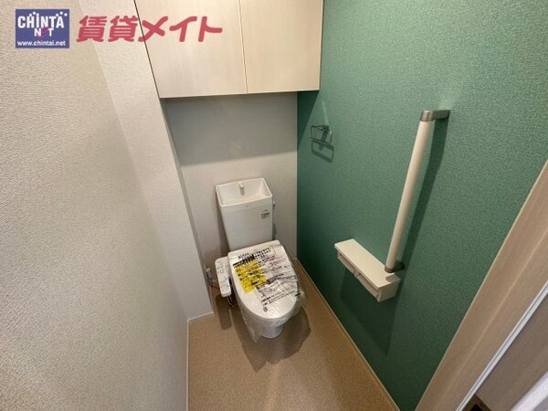 トイレ(同型、反転タイプの部屋写真です。)