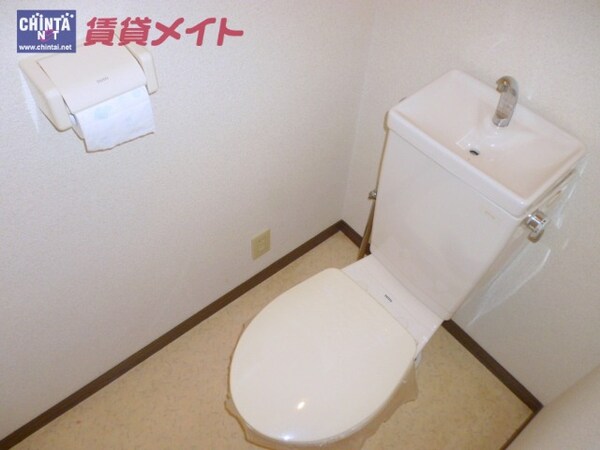 トイレ(トイレ同型参考写真)