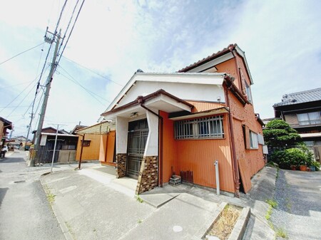 間取り広々、おもむきのあるレトロな古民家外観写真