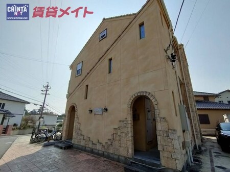 コリーヌ・ロロサエ外観写真