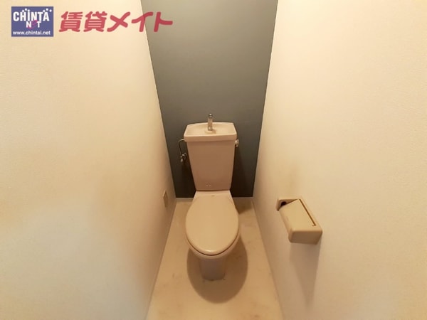 トイレ(別部屋の写真となります)