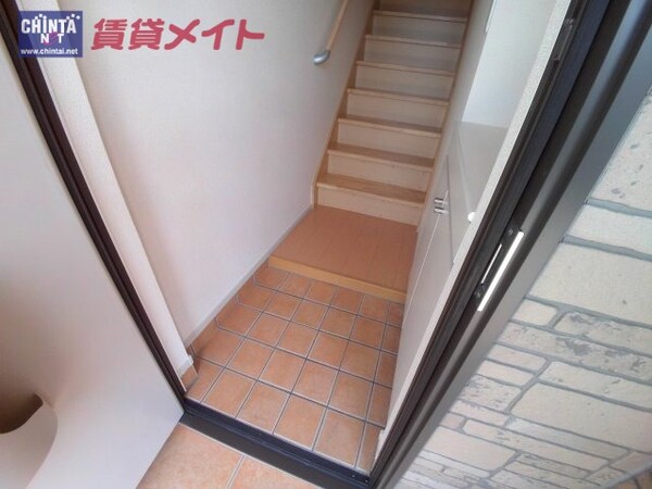 玄関(同タイプのお部屋のお写真です。)