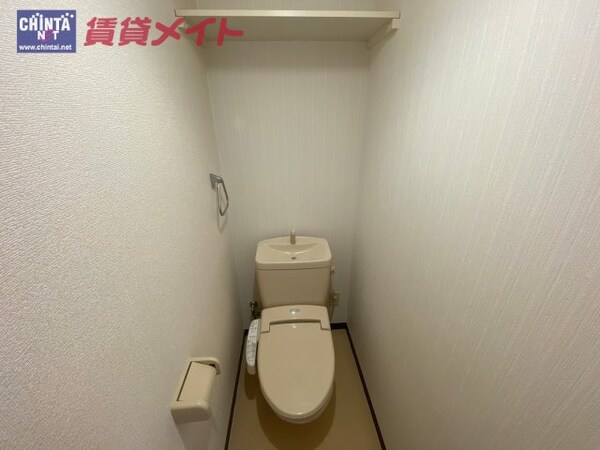 トイレ(同型、反転タイプの部屋写真です。)