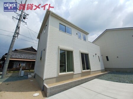 リナージュ亀山市川崎町01外観写真