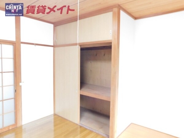 収納(同物件別部屋写真)