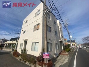 湖畔マンション外観写真